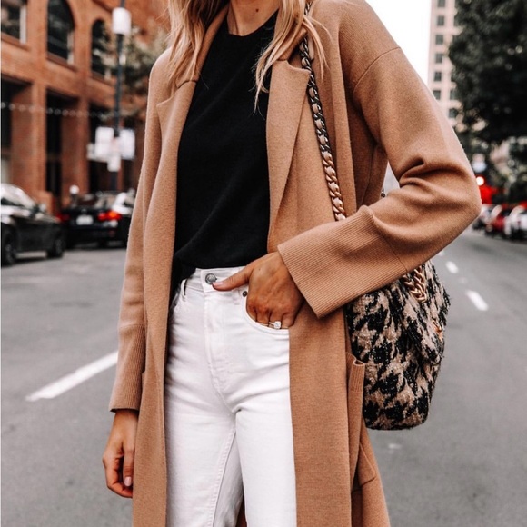 Chanel Tweed Maxi 19” Handbag - Rare Color! - Picture 2 of 12